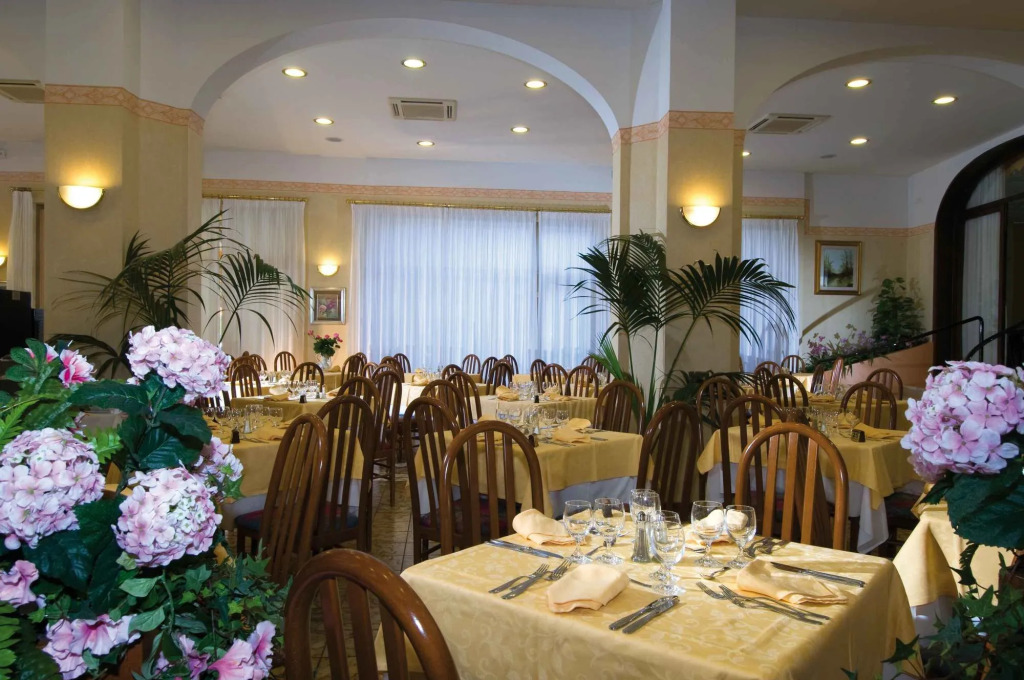 Hotel Bisesti ***S