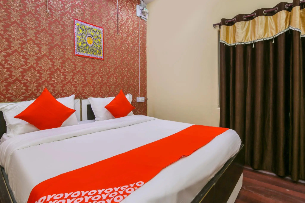 Hotel Holiday Inn by OYO Rooms
