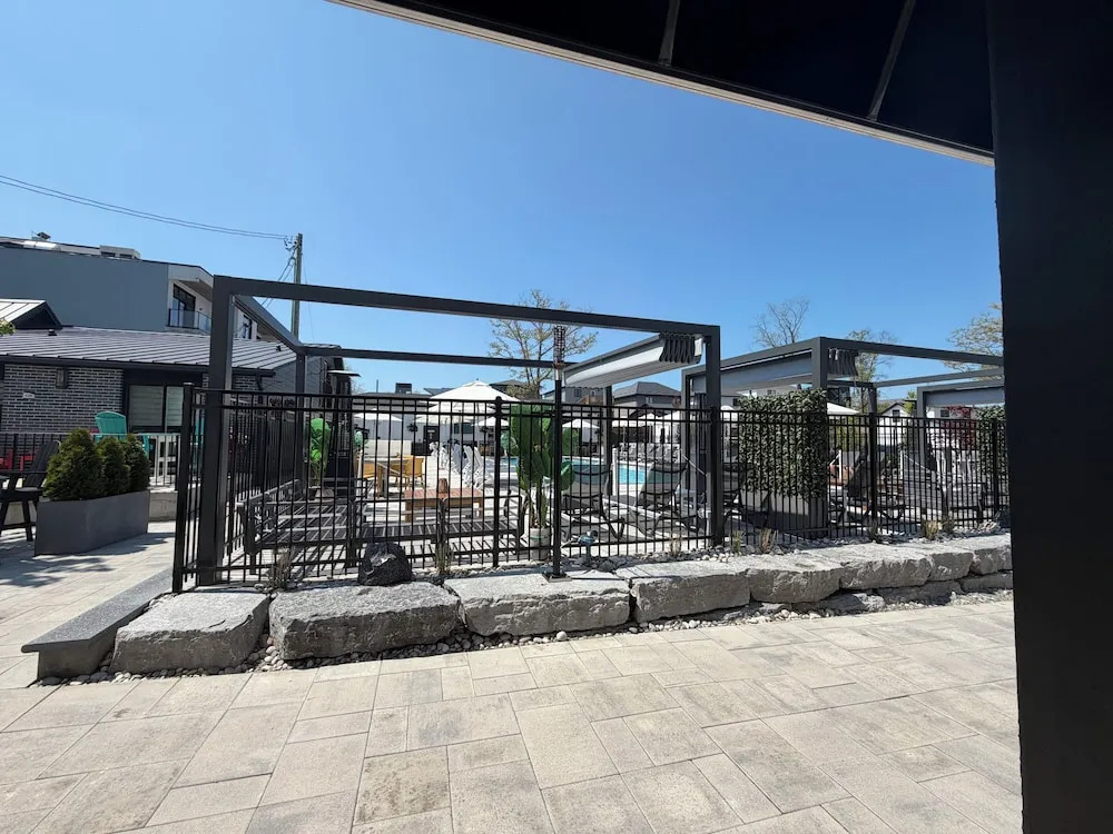 Colonial Hotel & Suites