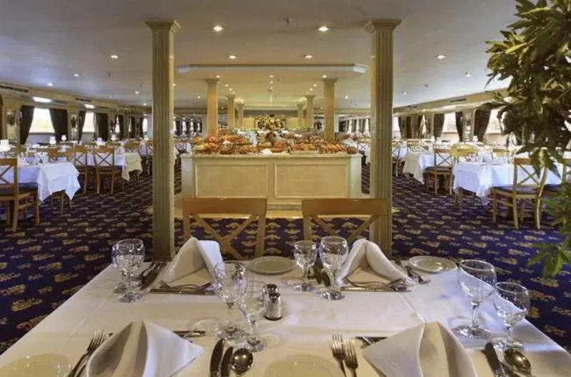 Travcotels Cruise Luxor Hotel