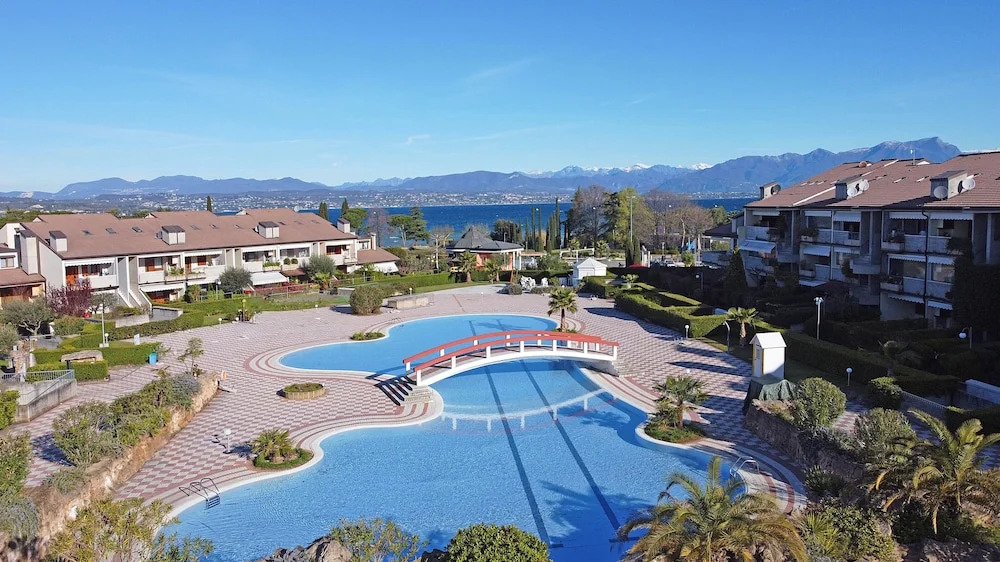 I Ciliegi con piscina by Wonderful Italy