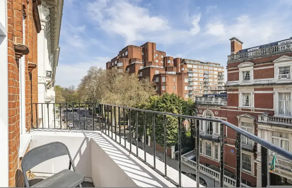 Royal Residence - Steps Away From Hyde Park
