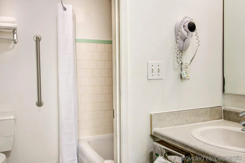 Econo Lodge Newport
