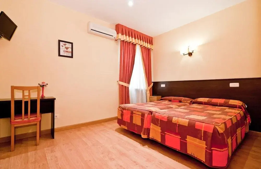 Hostal Las Cortes