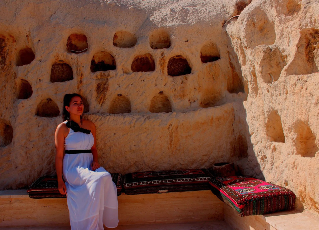 Emit Sakura Cave Hotel
