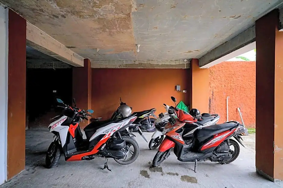 RedDoorz Premium at Raja Hostel Syariah