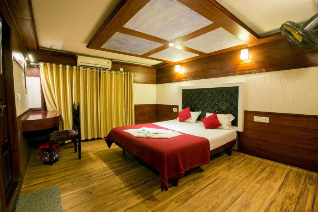 Harmony Houseboats