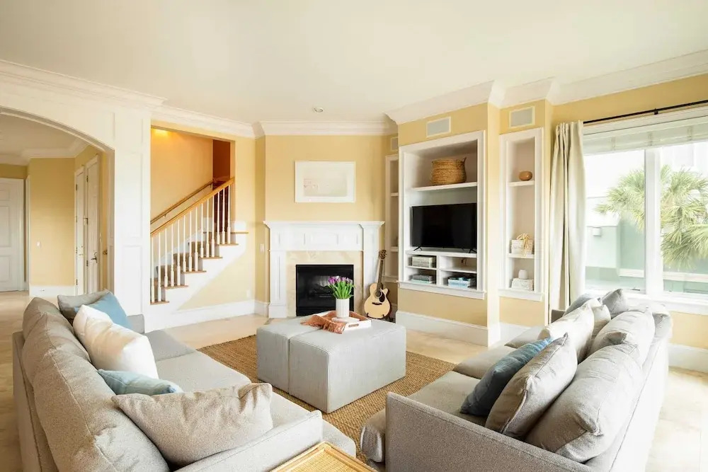 Oceanfront, Pool+hot Tub, Game Room, Views Steps to Beach Lido by Avantstay