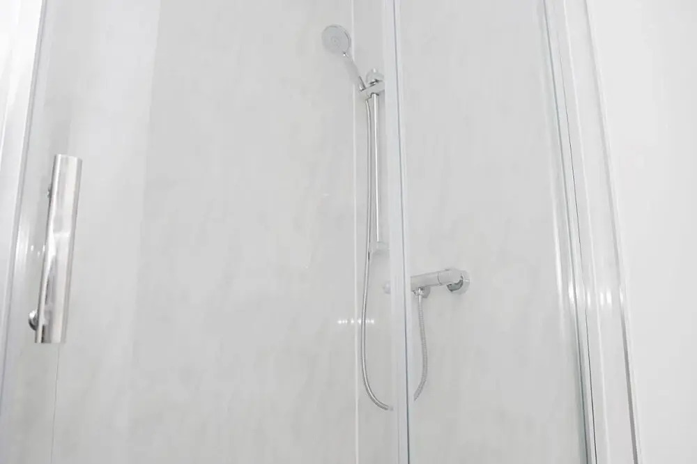 Lancing Apartments - Spacious 2 Bed - Sleeps 6 - Burnham Village