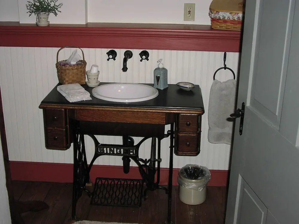1786 The Limestone Inn Bed & Breakfast