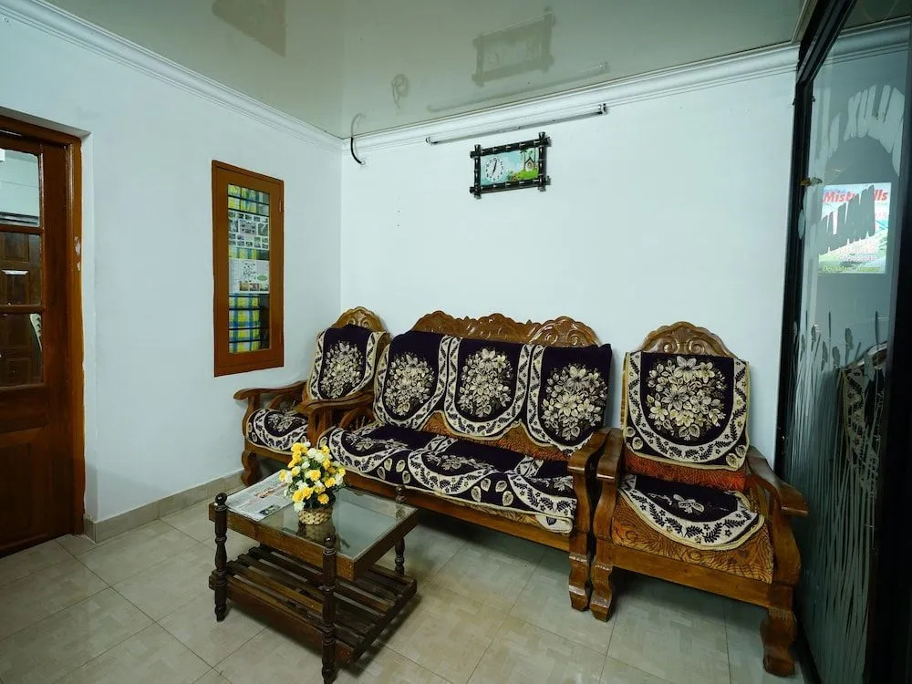 OYO 10641 Hotel Misty Hills