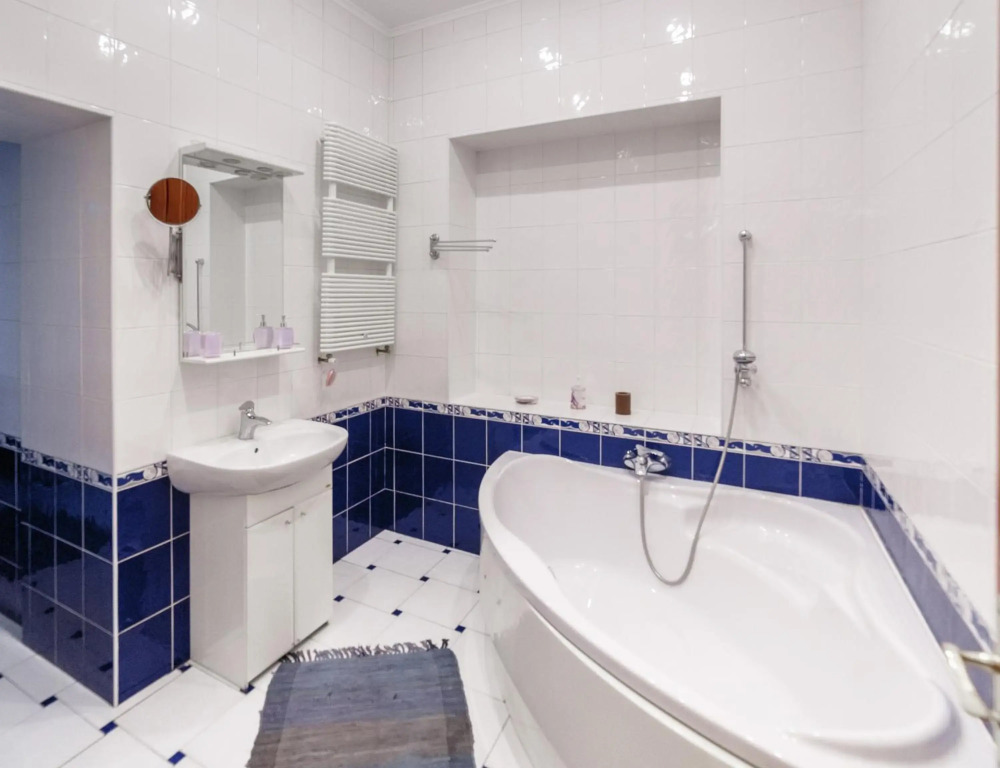 Grand Lviv Apartment I (1 of 3)