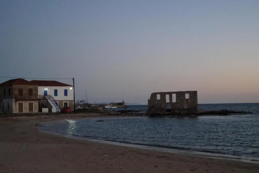 Nikos Stone Guest House