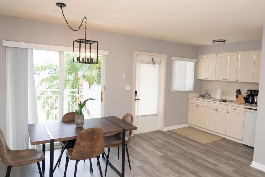 Waterfront Studio- Pool, Beach, Intercostal-5