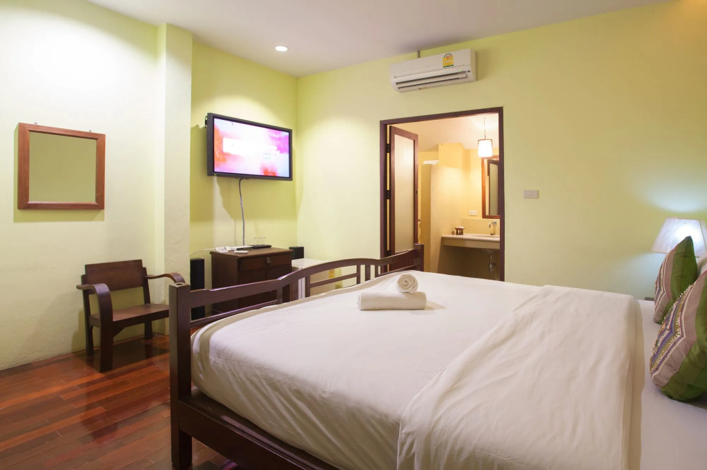 Baan La Poon Hotel