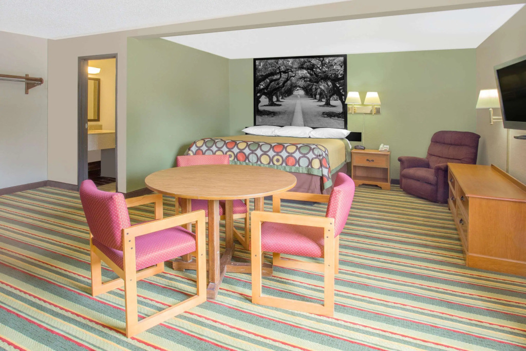 Super 8 by Wyndham Champaign