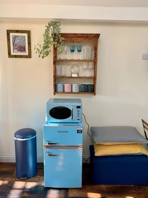 The Snug in Cheltenham, Leckhampton - A Cosy & Unique Space