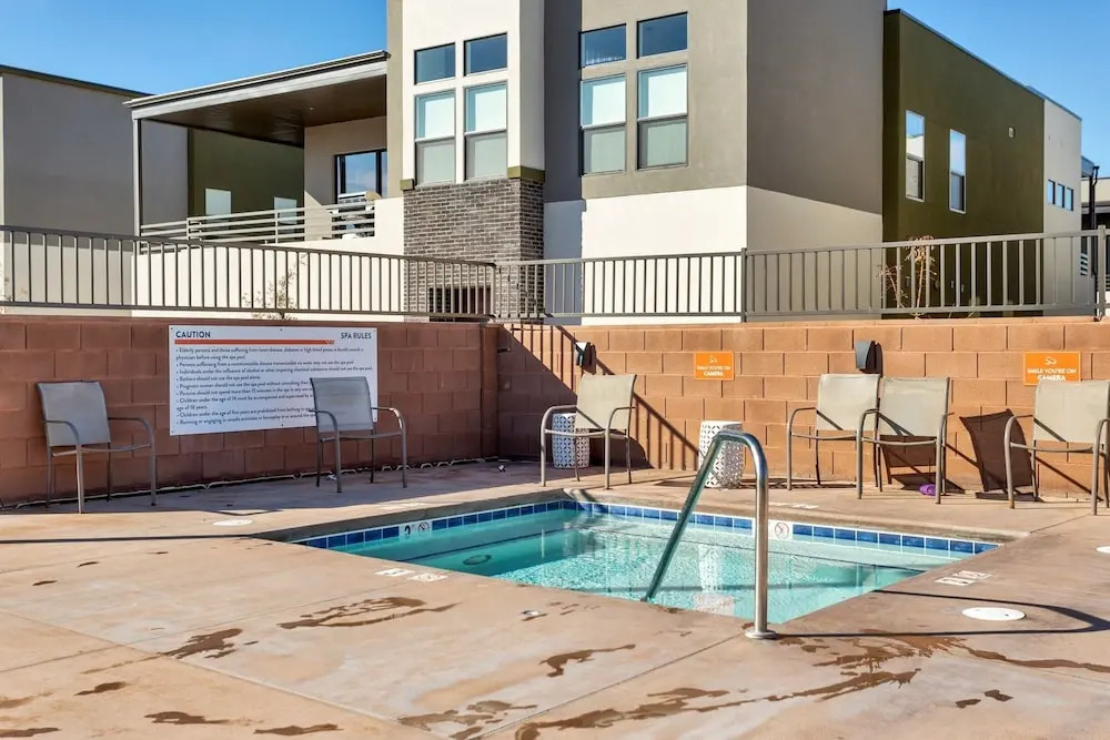 Villa #31 At Bloomington Country Club 3 Bedroom Condo by Redawning