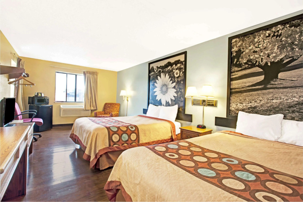 Super 8 by Wyndham Baltimore/Essex Area