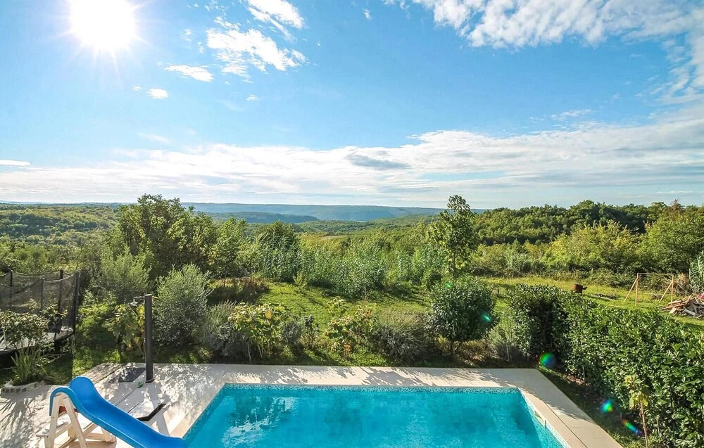 Beautiful Home in Brtonigla With 3 Bedrooms, Wifi and Outdoor Swimming Pool