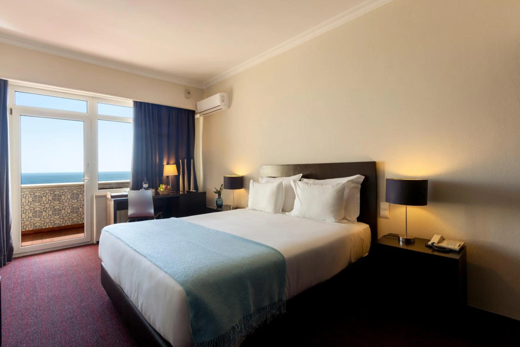 Carcavelos Beach Hotel