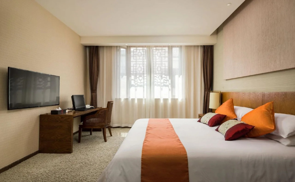 Julong Hotel