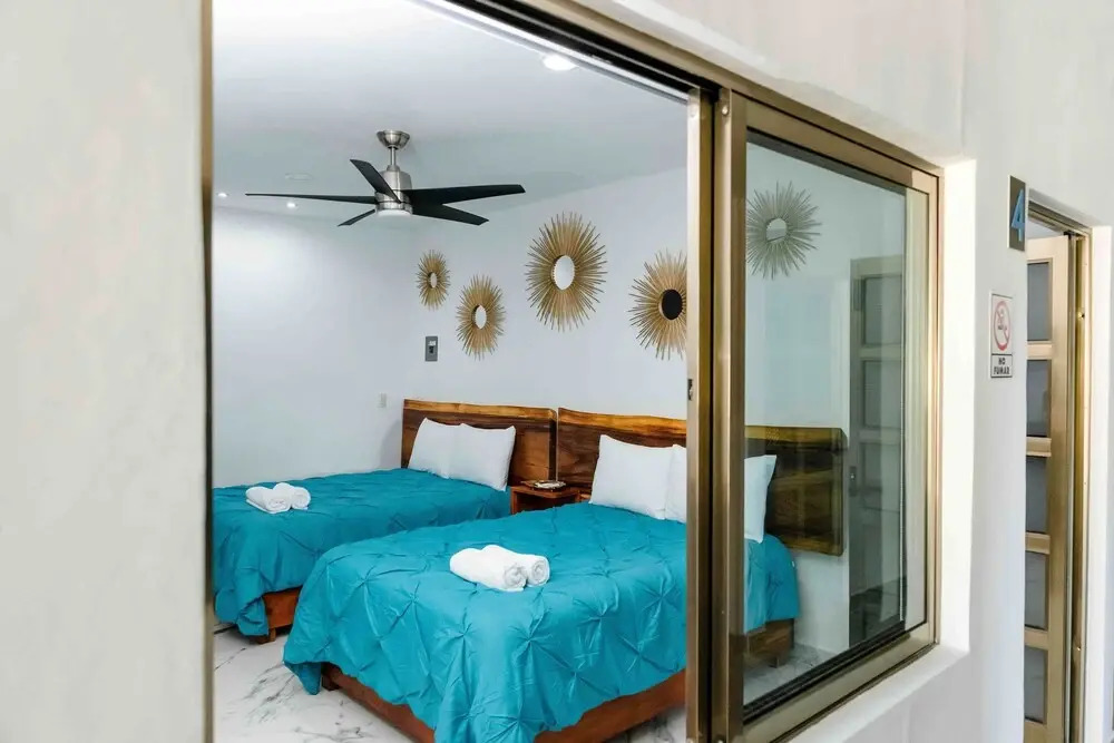 Hotel Naomi
