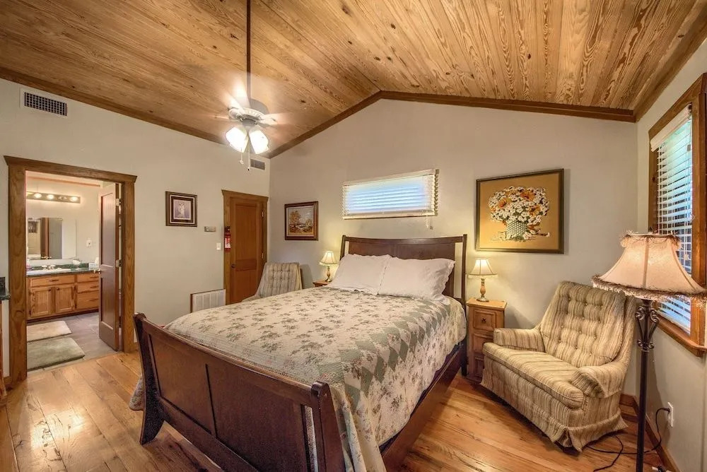 Waldrip Studio Bedroom Cabin by RedAwning