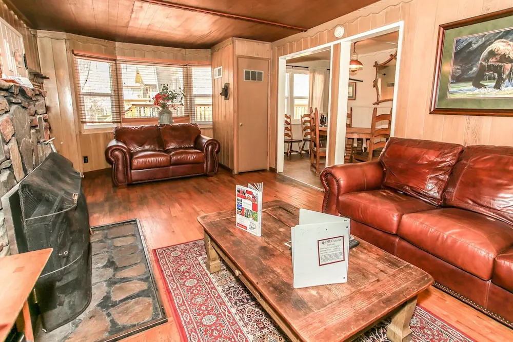 Lake Cottage - Vintage Big Bear Cabin close to The Village and Lake