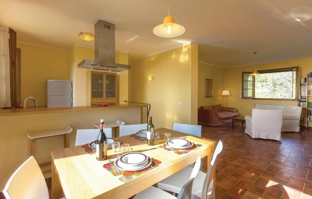 2 Bedroom Nice Home In Camaiore Lu