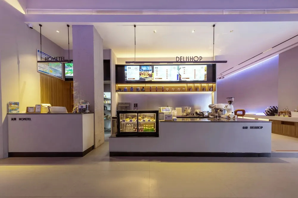 poltton international hotel