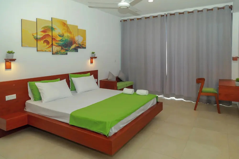 Travellers Hotel Hikkaduwa