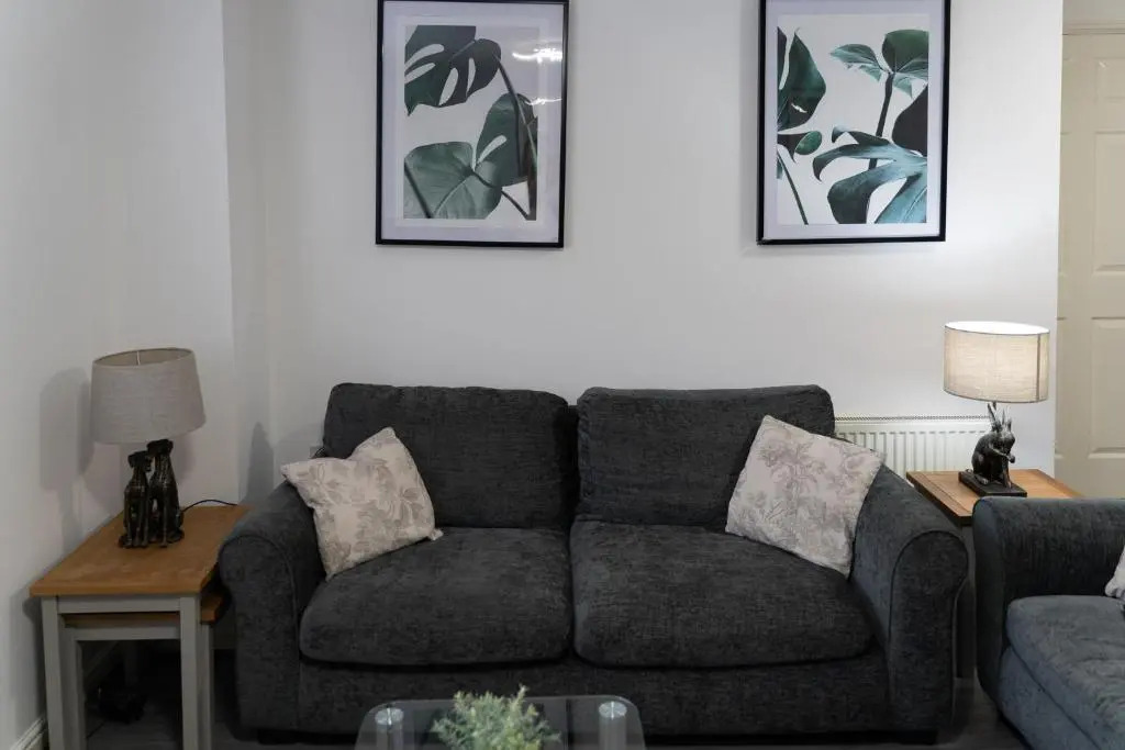 3 Smart TVs, Sleeps 3, VAN PARKING, Fast WIFI