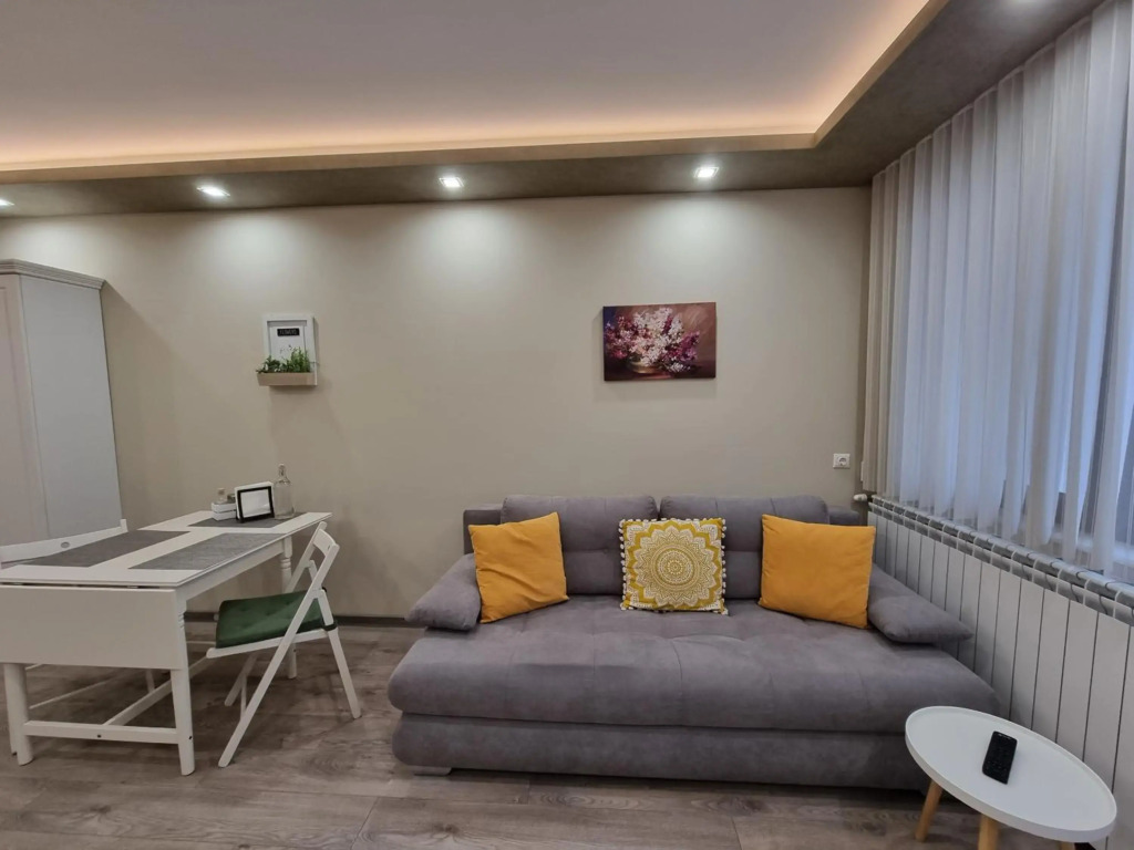 Flowers Apartment
