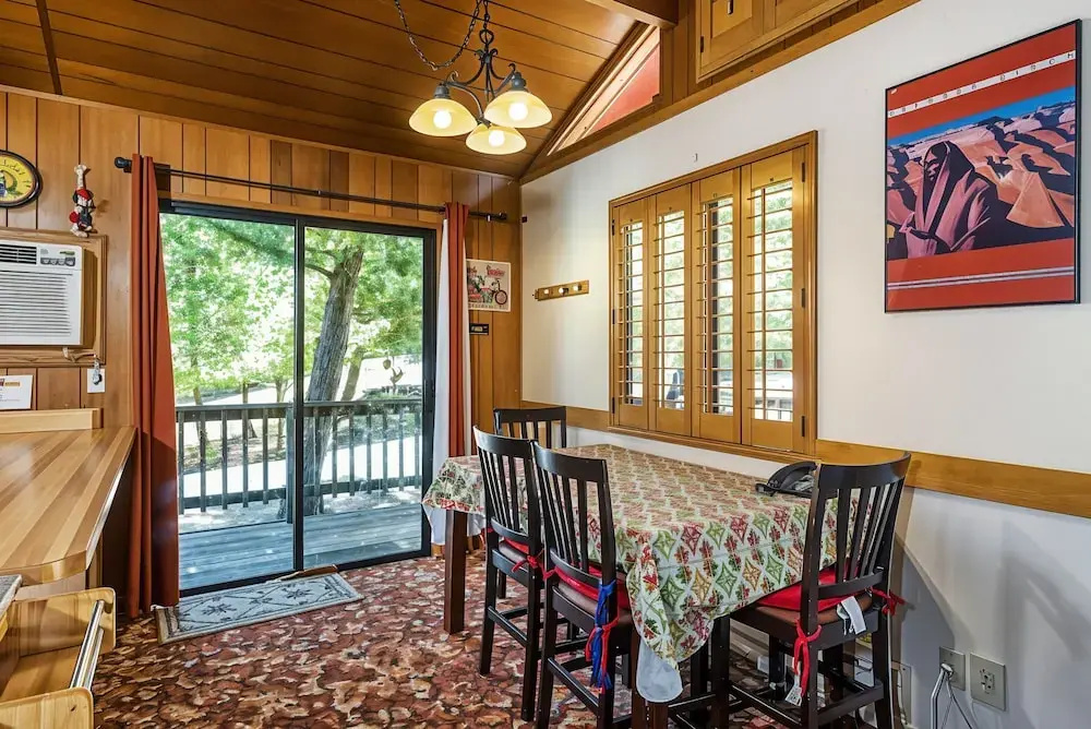 The Hideout - Pet Friendly - The Perfect Spot for a Relaxing Yosemite Vacation by Yosemite Region Resorts