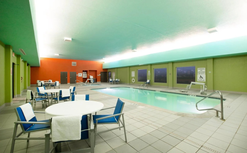 Holiday Inn Express Hotel & Suites Columbus by IHG