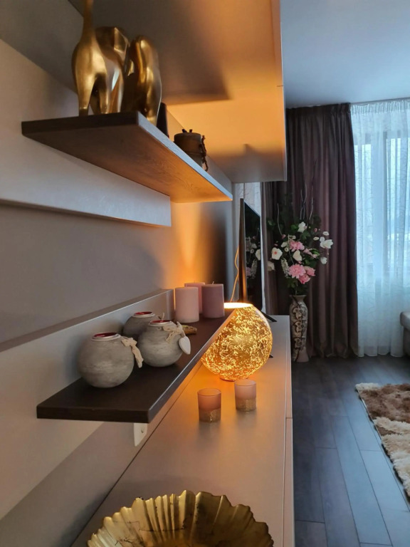 Boutique Apartment with Free Parking