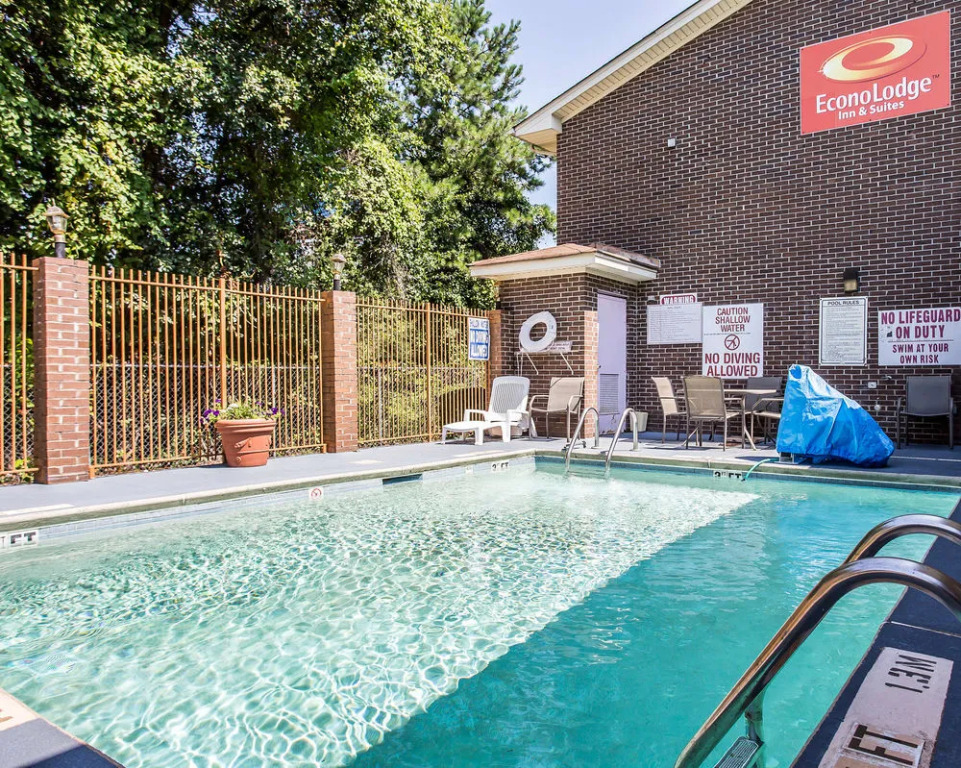 Econo Lodge Inn & Suites Fort Jackson area