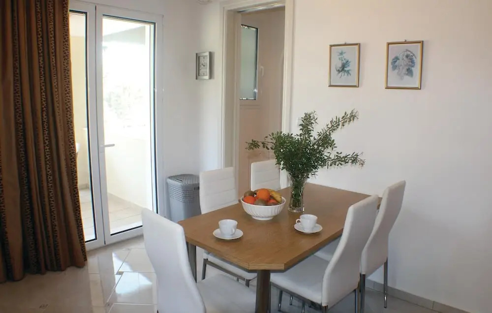 3 Bedroom Awesome Home In Nea Makri