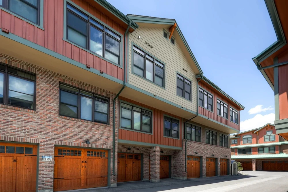 Boulevard Bend Condo: Stroll To Main St, Ski Shuttle