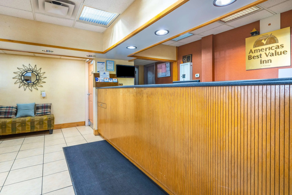 Suburban Studios Chattanooga Northeast - Ooltewah