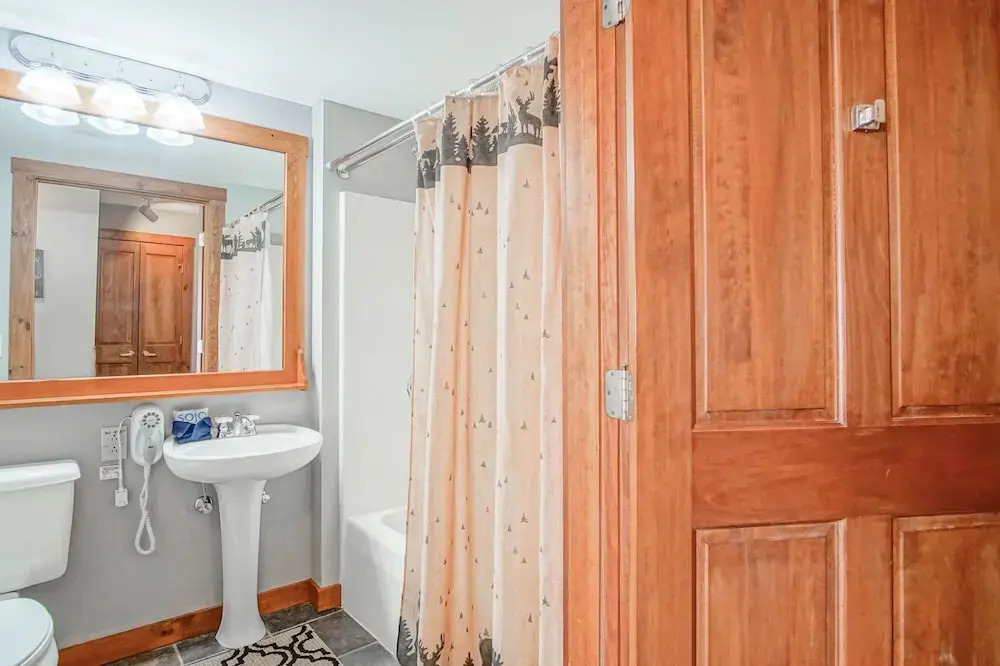 Rimfire 406: Slope Side, Large Open Studio Full Kitchen and High Ceilings Western Facing View