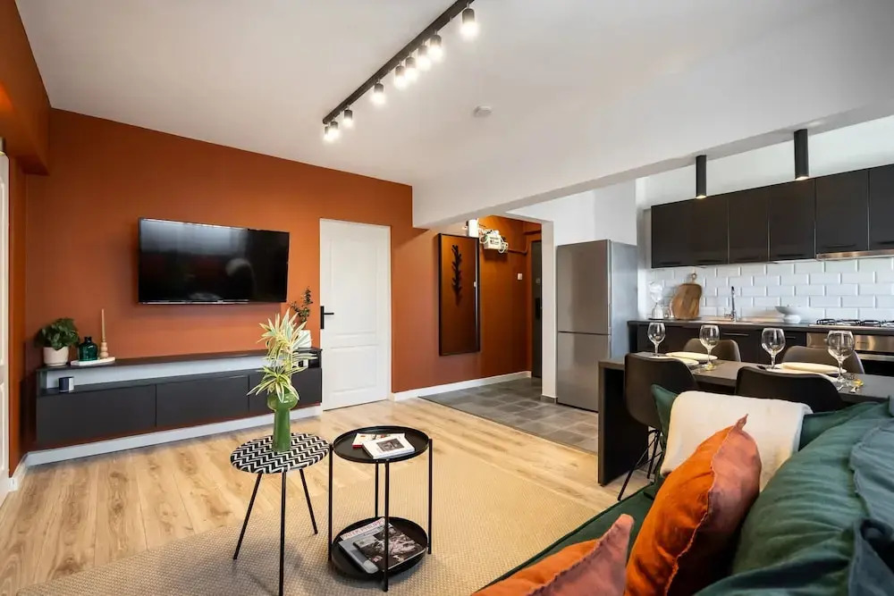 Colorful Bright 2BR on Iconic Calea Victoriei