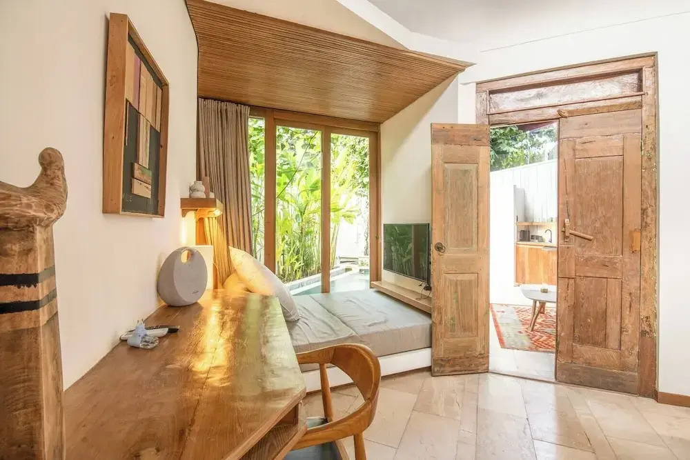 Chic 1-BR Villa with Pool, 4 Mins to Echo Beach
