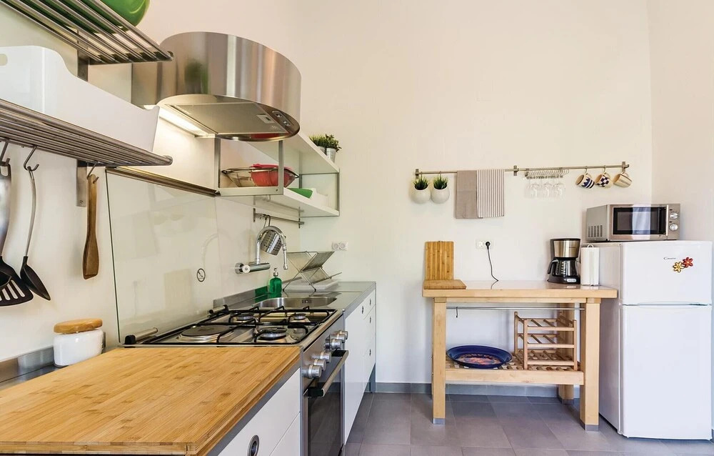 Beautiful Home In Stinjan With Kitchen