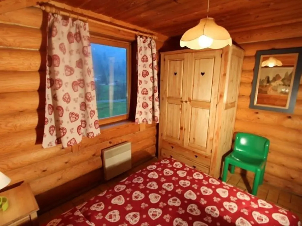 LE GRAND CERF Chalet en rondins avec SPA Jacuzzi