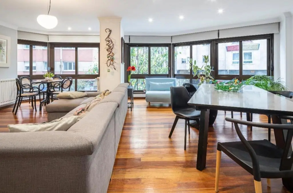 Lujoso y amplio piso con 5 habitaciones