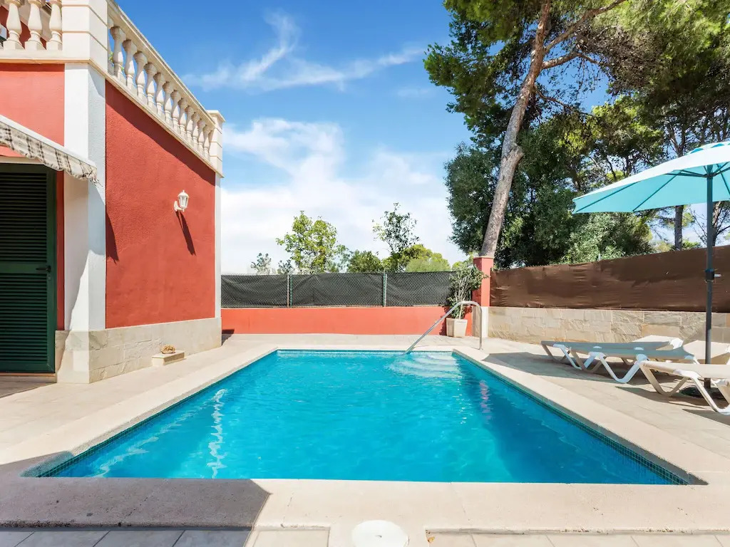 Tranquil Villa Stay in Tolleric