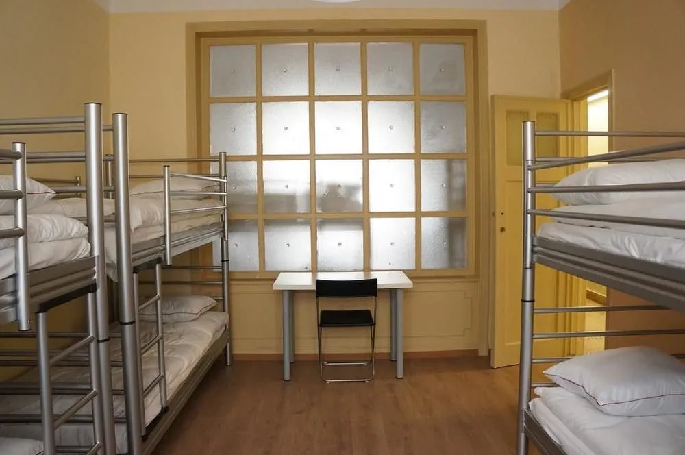 ES Hostel