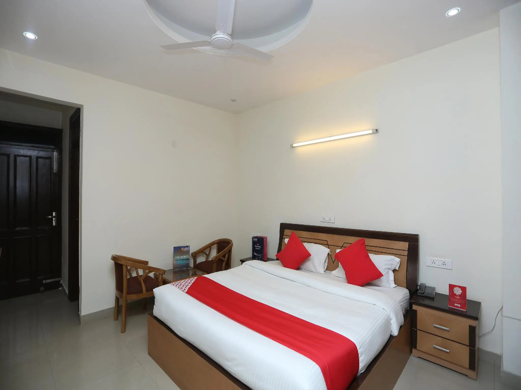OYO 22867 Crystal Residency